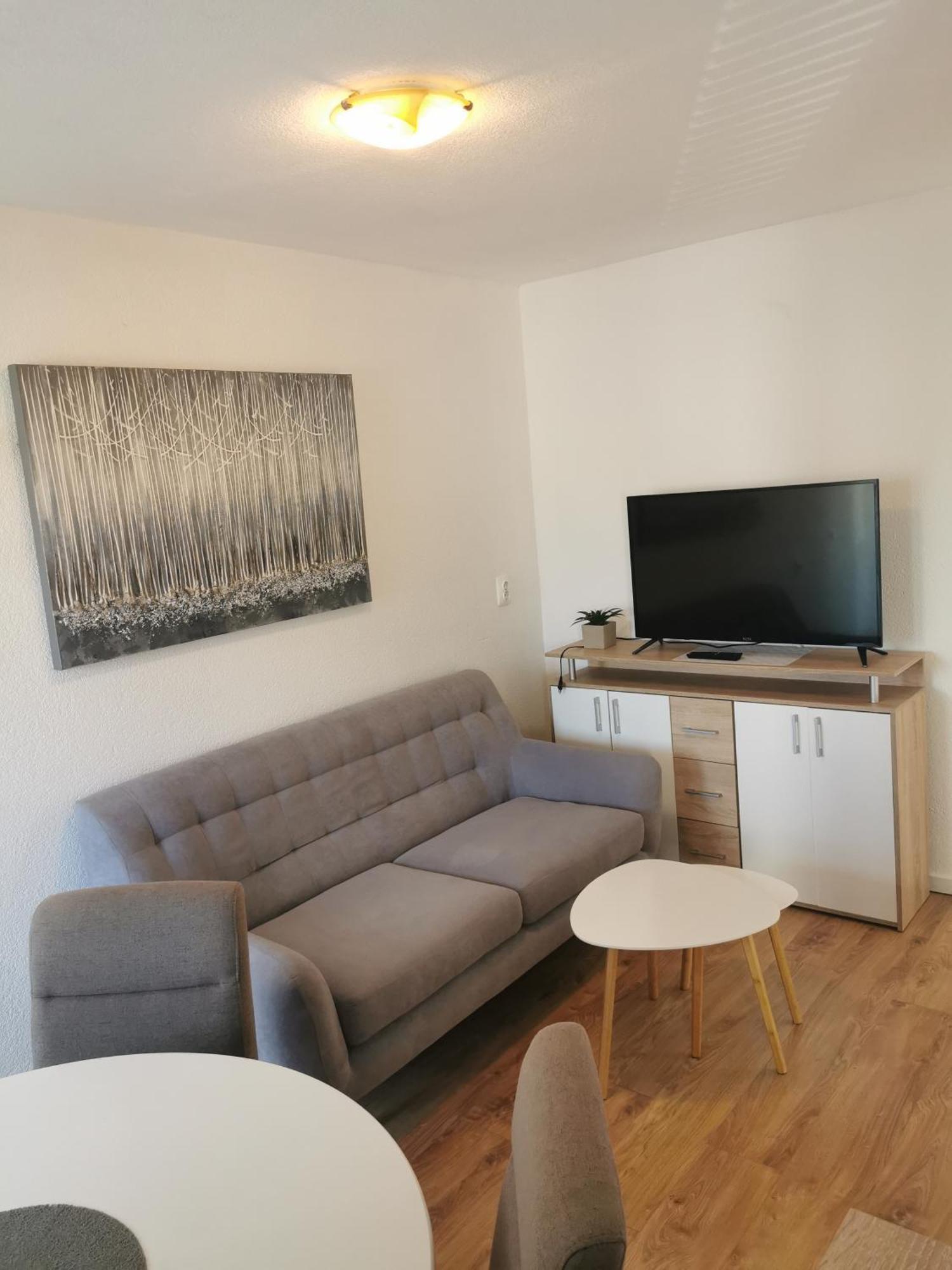 Apartment Tonio - Right On The Main Square Gospic Exterior photo